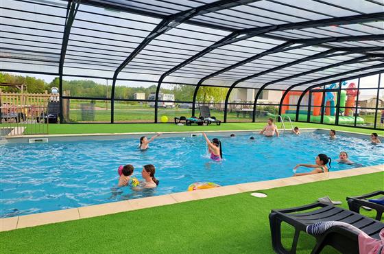 Camping avec piscine couverte et chauffée à Bréhémont en Indre et Loire