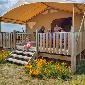 Tarifs location mobil homes, bungalow et campétoile au Camping Loire et Châteaux à Bréhémont