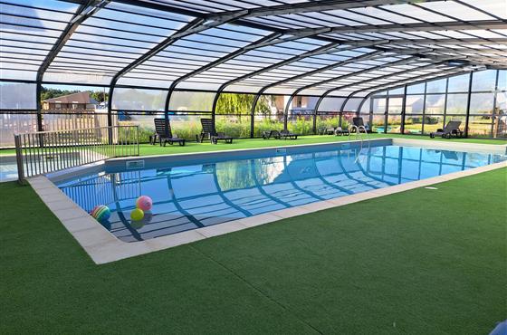 Camping avec piscine couverte et chauffée à Bréhémont en Indre et Loire