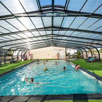 Camping avec piscine couverte et chauffée à Bréhémont en Indre et Loire